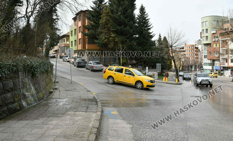 Хасковлии: Вода изби от подпорна стена и потече по бул. &bdquo;Освобождение&ldquo;
