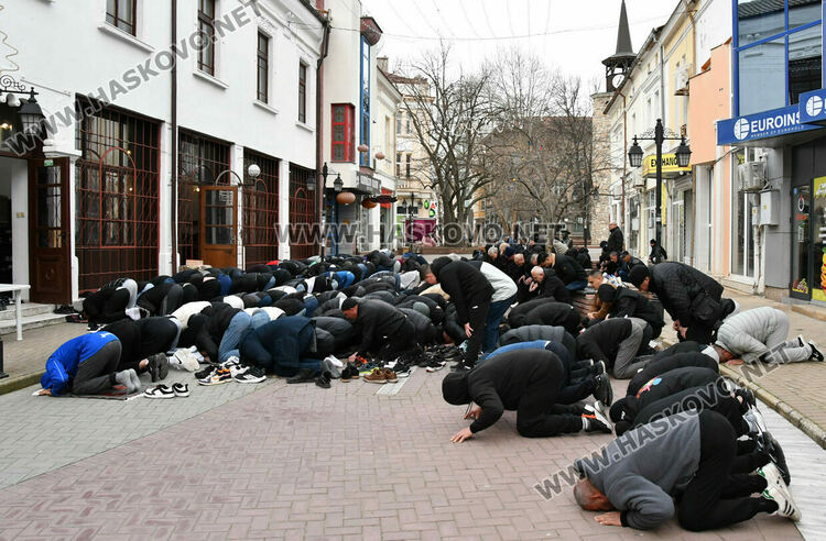 Препълнени джамии в Хасково за Рамазан Байрам: Празник на опрощението и толерантността