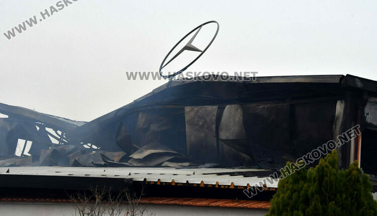 Пожар изпепели автоморга в хасковския квартал &bdquo;Болярово&ldquo;