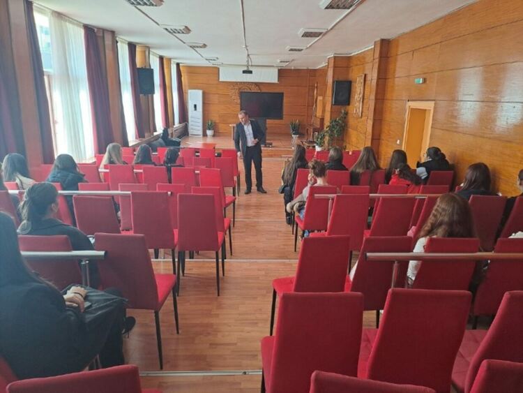 Районен съд-Кърджали гостува на славейковци