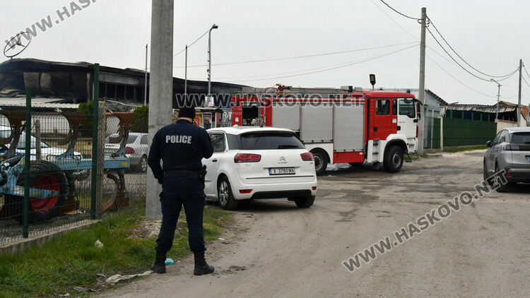Пожар изпепели автоморга в хасковския квартал &bdquo;Болярово&ldquo;