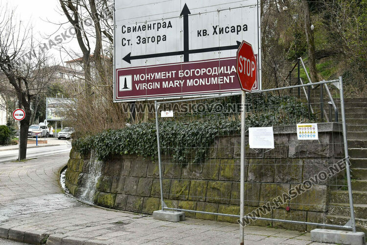 Хасковлии: Вода изби от подпорна стена и потече по бул. &bdquo;Освобождение&ldquo;