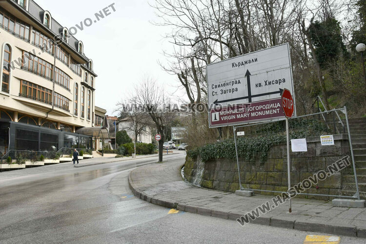 Хасковлии: Вода изби от подпорна стена и потече по бул. &bdquo;Освобождение&ldquo;