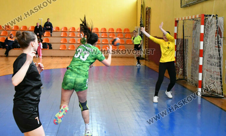 Първенство по хандбал днес в Хасково