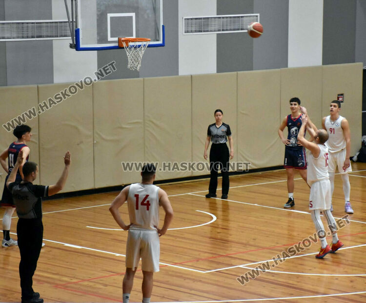 В оспорван баскетболен мач "Хасково Б" изгуби от "Делфин Бургас"