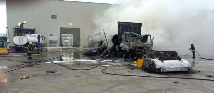 ТИР се подпали и изгоря на ГКПП &bdquo;Капитан Андреево&ldquo;