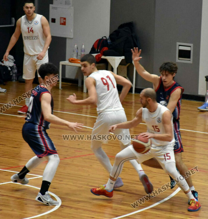 В оспорван баскетболен мач "Хасково Б" изгуби от "Делфин Бургас"