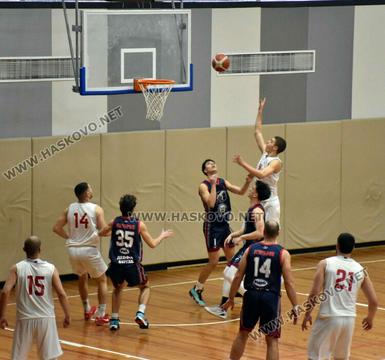 В оспорван баскетболен мач "Хасково Б" изгуби от "Делфин Бургас"