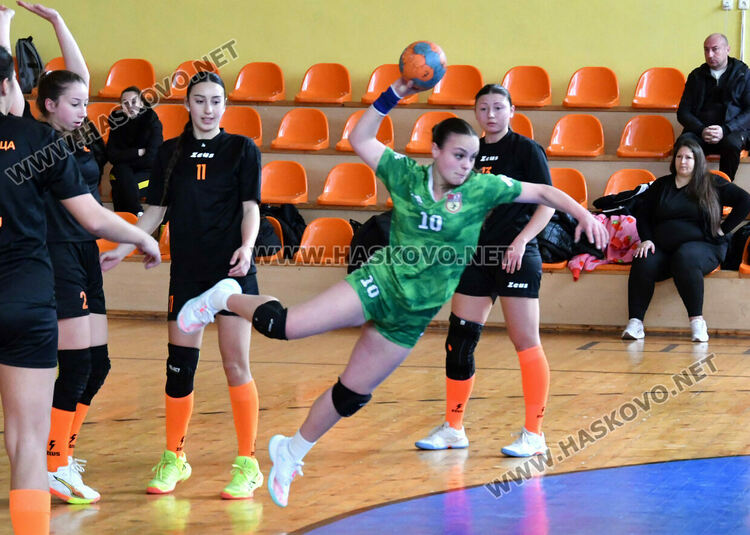 Първенство по хандбал днес в Хасково