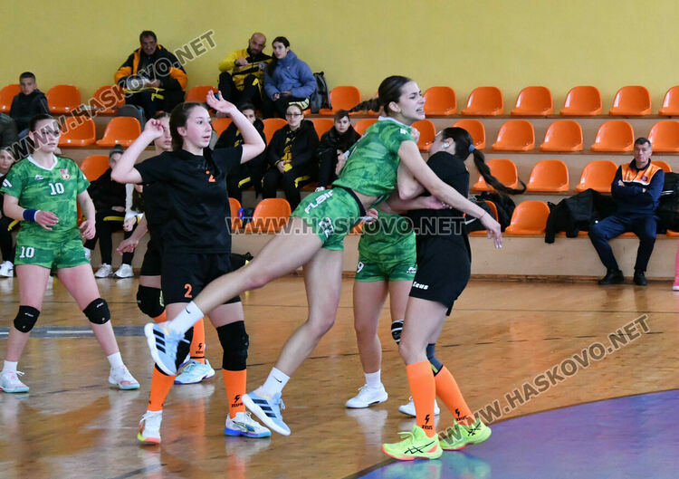 Първенство по хандбал днес в Хасково