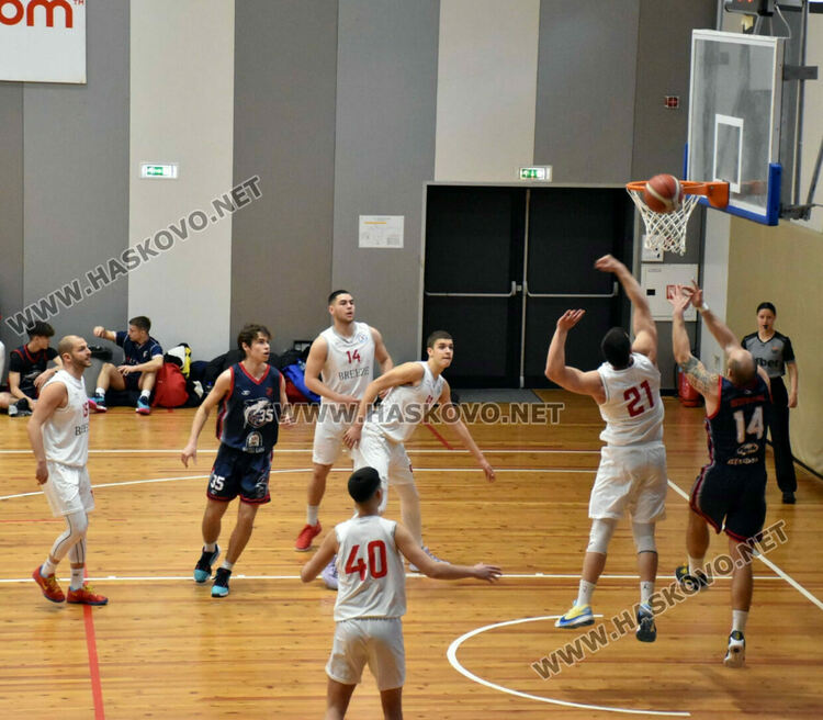 В оспорван баскетболен мач "Хасково Б" изгуби от "Делфин Бургас"