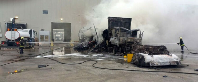 ТИР се подпали и изгоря на ГКПП &bdquo;Капитан Андреево&ldquo;