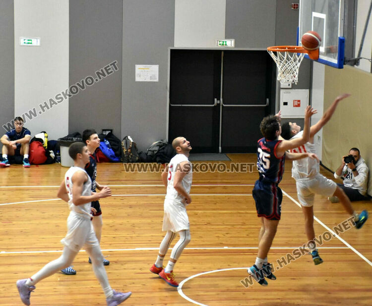 В оспорван баскетболен мач "Хасково Б" изгуби от "Делфин Бургас"
