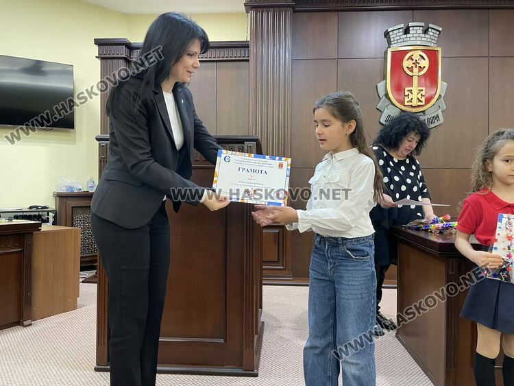 Отличиха най-добрите математици на Хасково