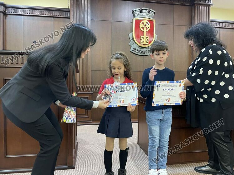 Отличиха най-добрите математици на Хасково