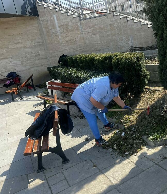 Започна пролетната поддръжка на зелените площи в Асеновград