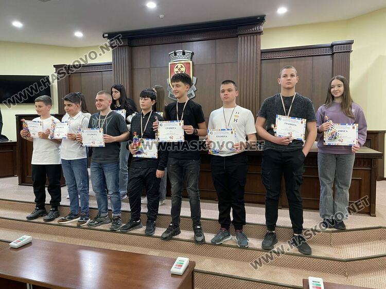 Отличиха най-добрите математици на Хасково