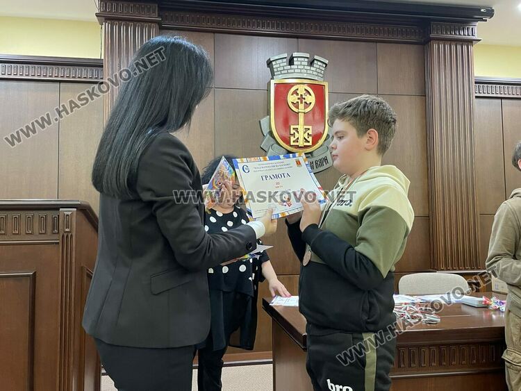 Отличиха най-добрите математици на Хасково