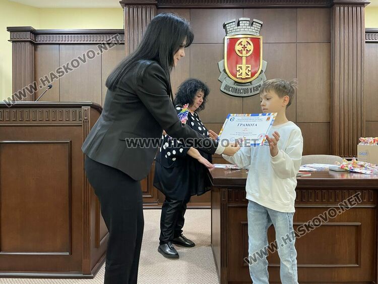 Отличиха най-добрите математици на Хасково