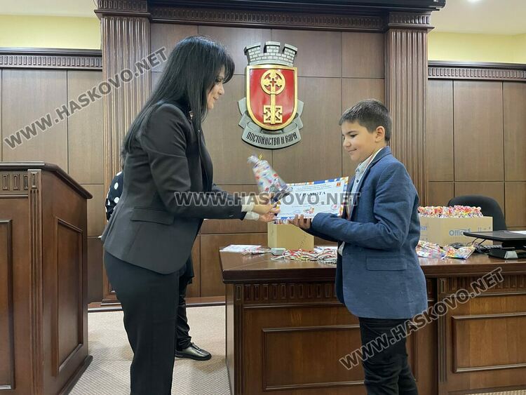 Отличиха най-добрите математици на Хасково