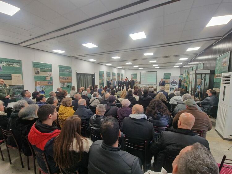 Екипът ни е шампионски и ще постигнем поставените високи цели, заяви Петър Стойчев - водач на листата на &bdquo;Прогресивна България&ldquo; в Смолян /ГАЛЕРИЯ/