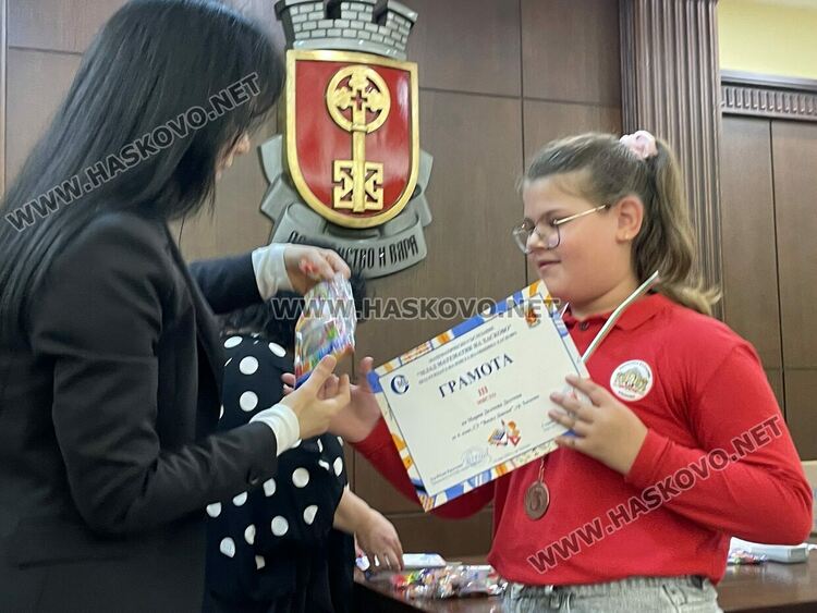 Отличиха най-добрите математици на Хасково