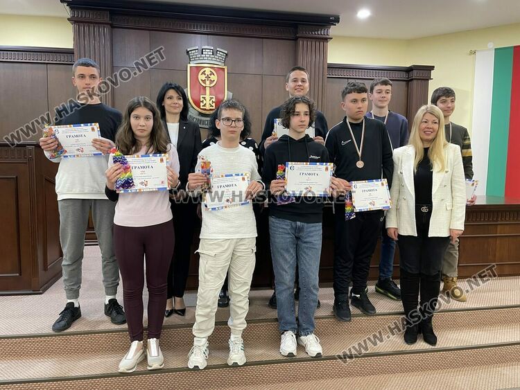 Отличиха най-добрите математици на Хасково