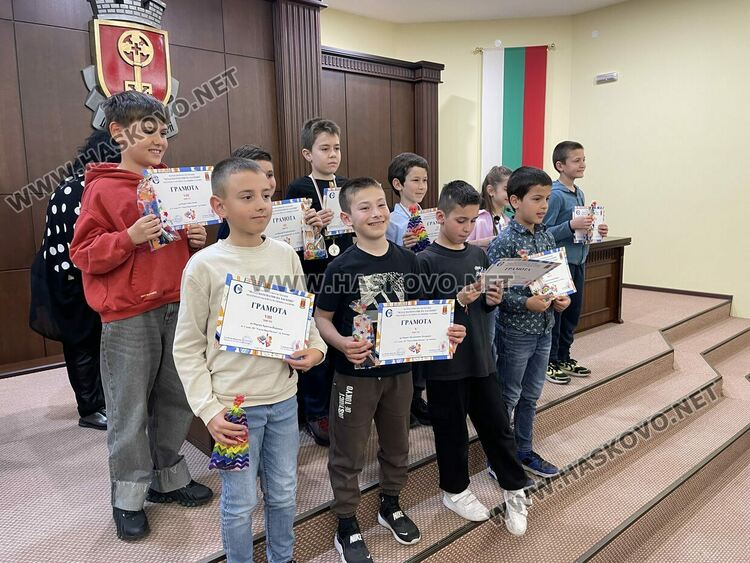 Отличиха най-добрите математици на Хасково