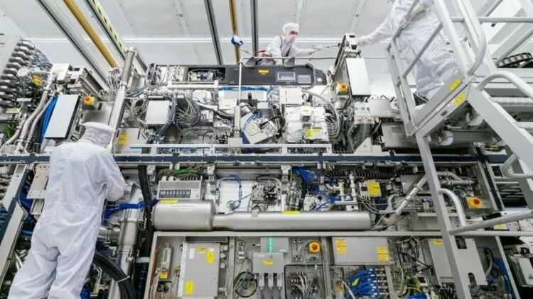 Войната в Иран прекъсна доставките на чипове за Европа