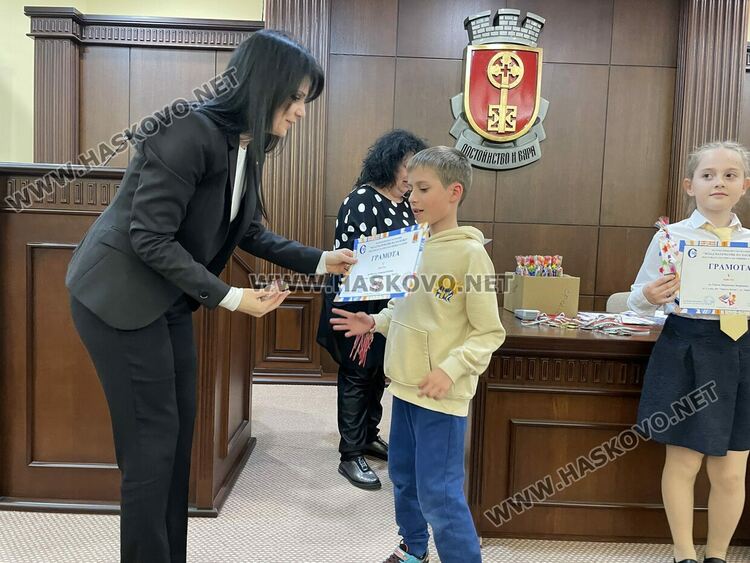 Отличиха най-добрите математици на Хасково