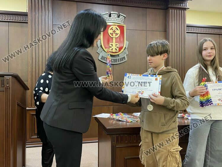 Отличиха най-добрите математици на Хасково