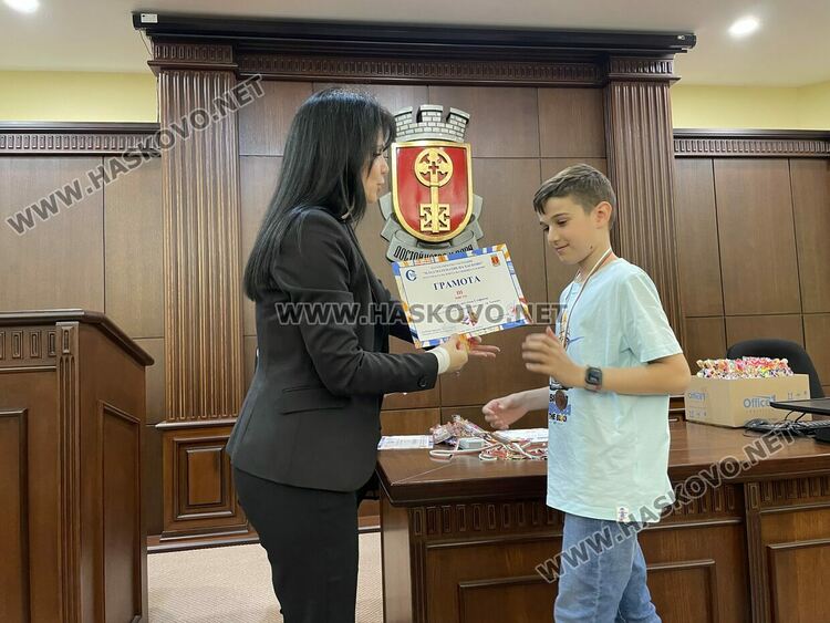 Отличиха най-добрите математици на Хасково