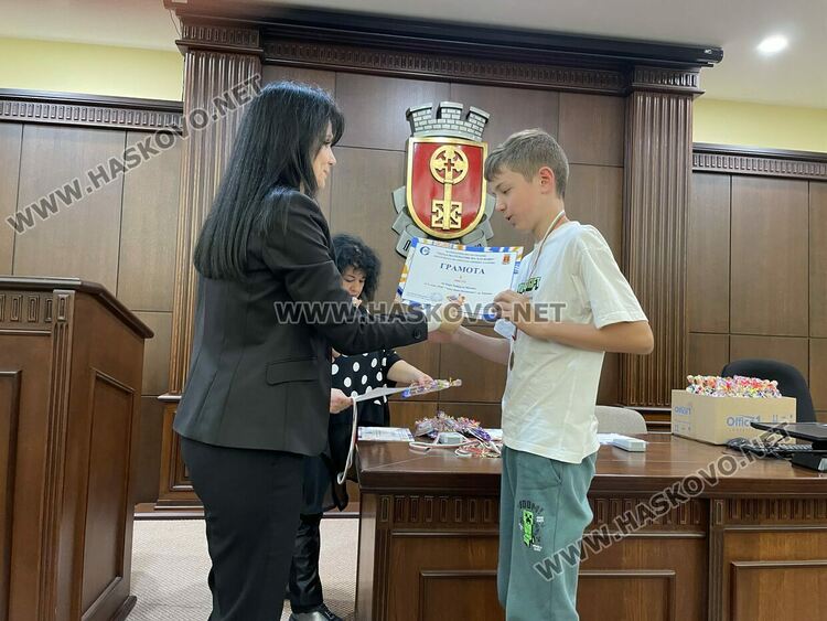 Отличиха най-добрите математици на Хасково