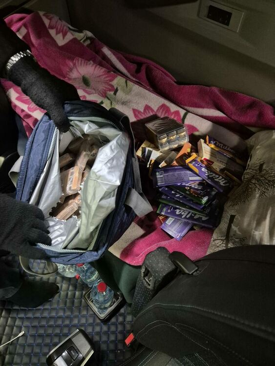 Заловиха недекларирани 220 000евро  в чанта с шоколадови изделия