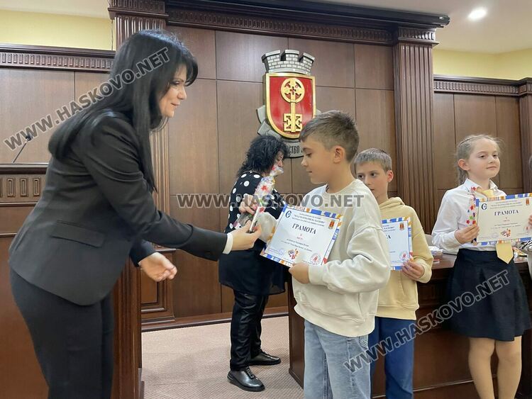 Отличиха най-добрите математици на Хасково