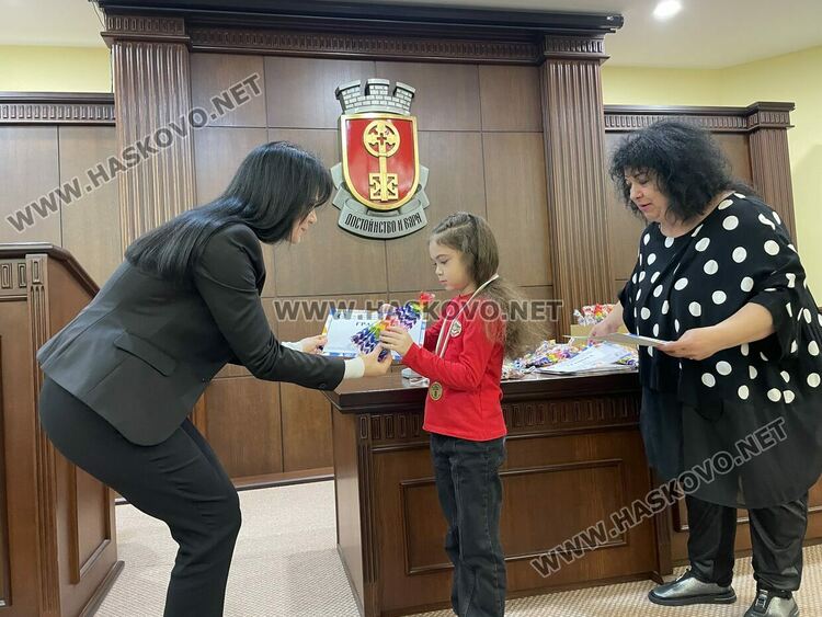 Отличиха най-добрите математици на Хасково