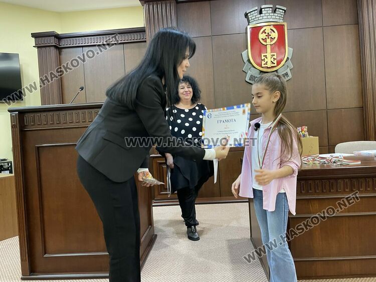 Отличиха най-добрите математици на Хасково