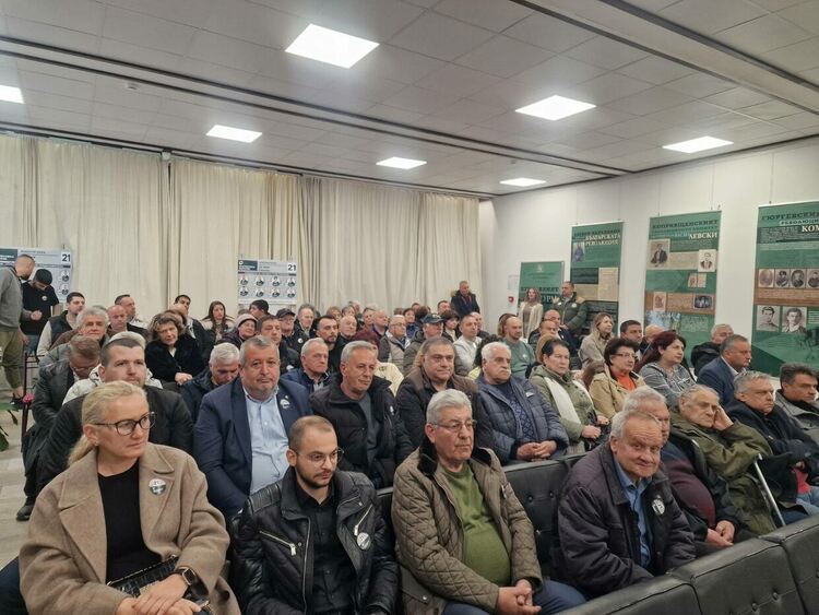 Екипът ни е шампионски и ще постигнем поставените високи цели, заяви Петър Стойчев - водач на листата на &bdquo;Прогресивна България&ldquo; в Смолян /ГАЛЕРИЯ/