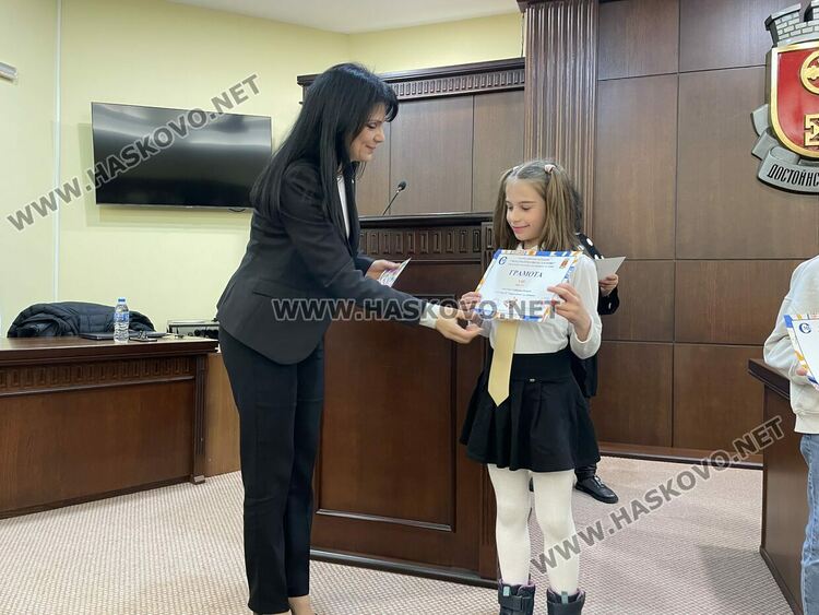 Отличиха най-добрите математици на Хасково