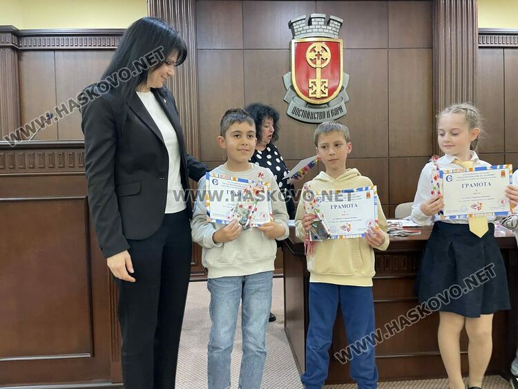 Отличиха най-добрите математици на Хасково