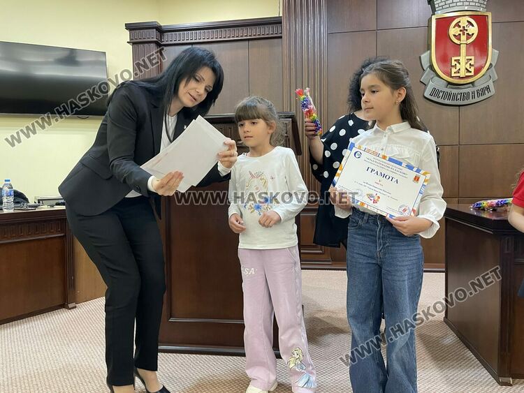 Отличиха най-добрите математици на Хасково