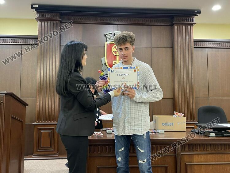 Отличиха най-добрите математици на Хасково