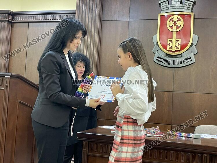 Отличиха най-добрите математици на Хасково