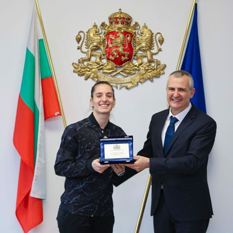 Спортният министър награди европейските шампионки по бадминтон