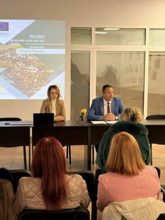 Община Радомир реализира втори пореден проект за въвеждане на енергоспестяващи мерки в уличното осветление