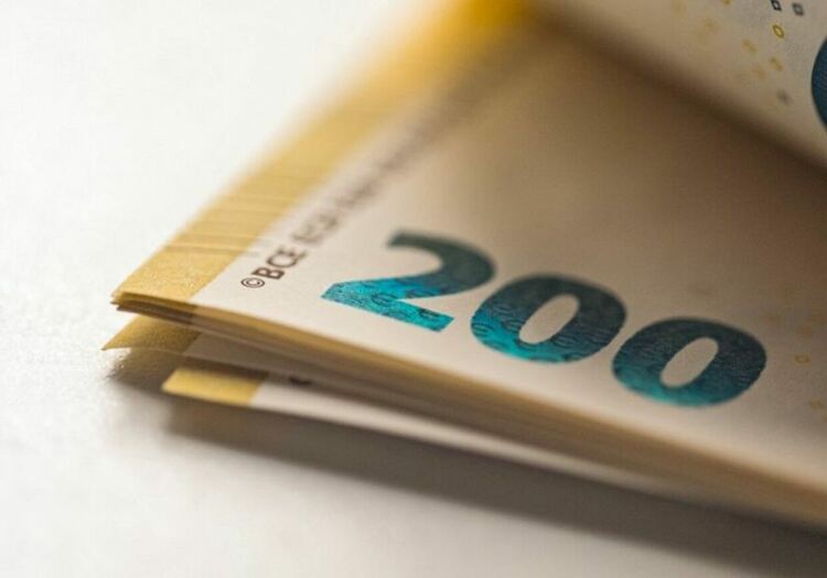 Фискалният съвет препоръчва повишаване на лимита за плащания в брой до 10 000 евро