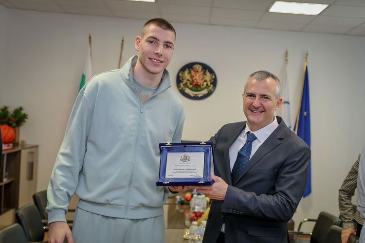 Третият в света Божидар Саръбоюков на среща с министър Илиев