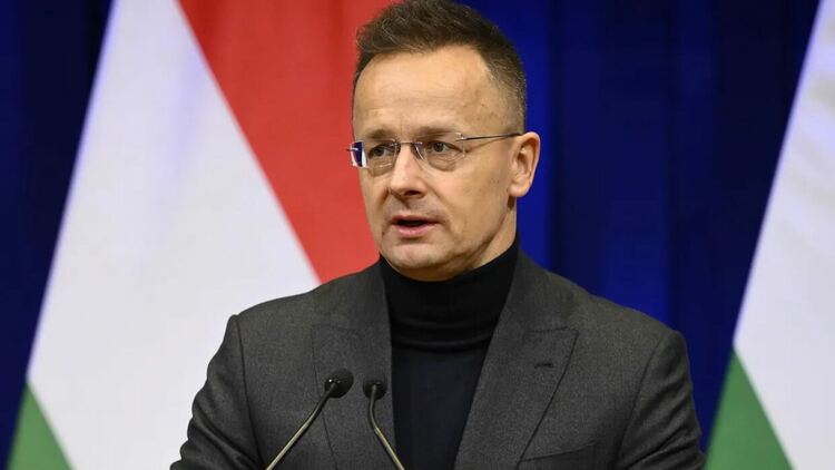 Сиярто призна &ndash; разговарял е с Русия преди и след срещи на ЕС