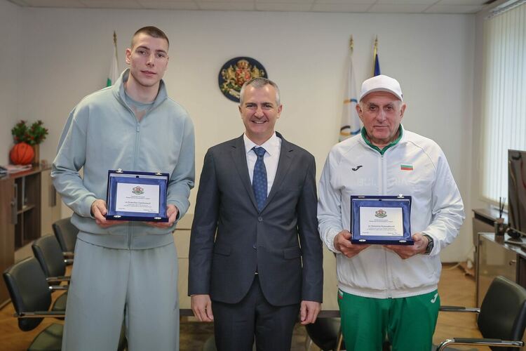 Третият в света Божидар Саръбоюков на среща с министър Илиев