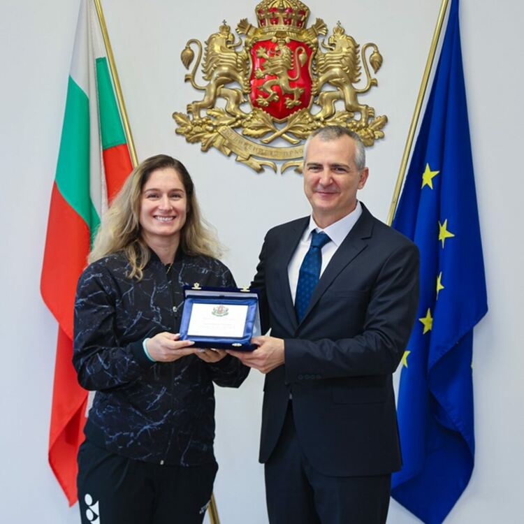 Спортният министър награди европейските шампионки по бадминтон